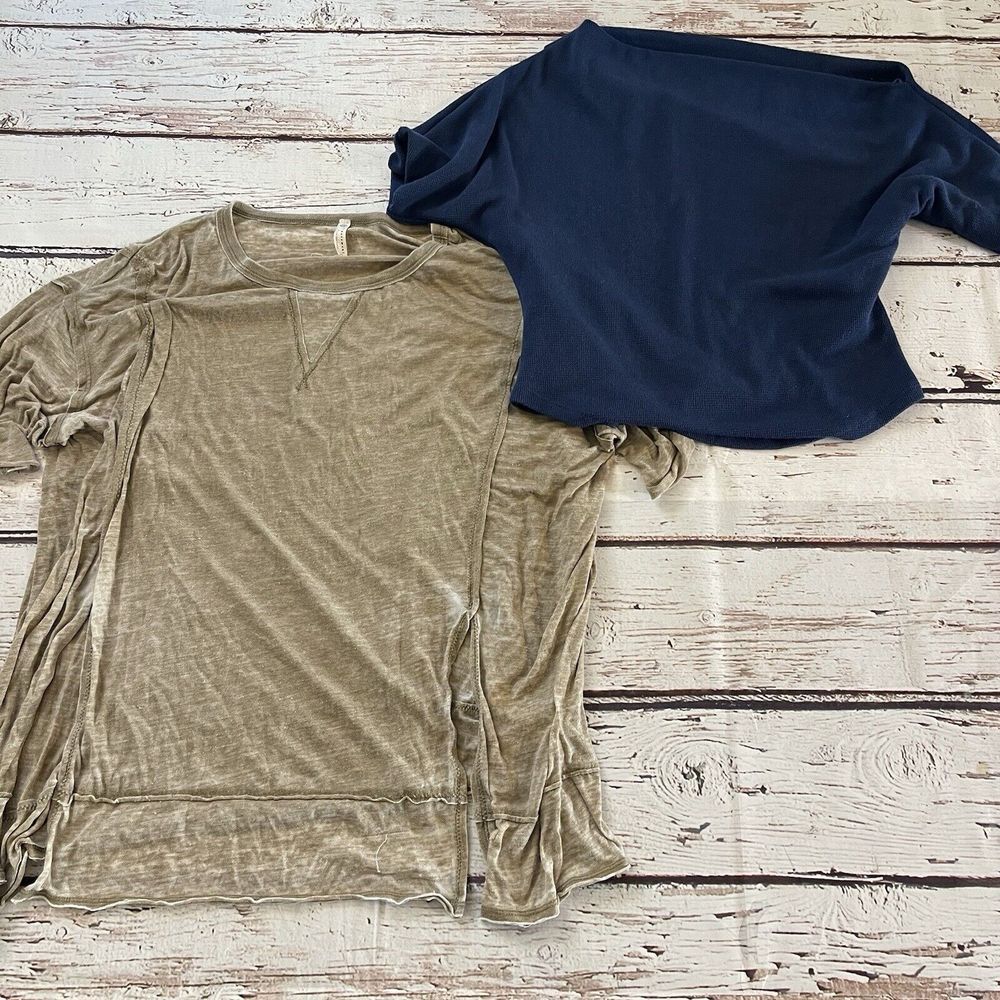 Free People We The Free Women's Tops Size Small & Medium Lot of‎ 2